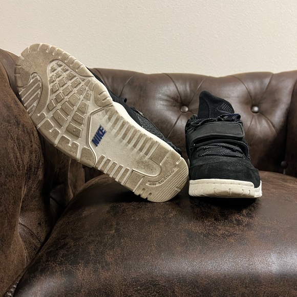 Victor Cruz Nikes - Picture 2 of 3